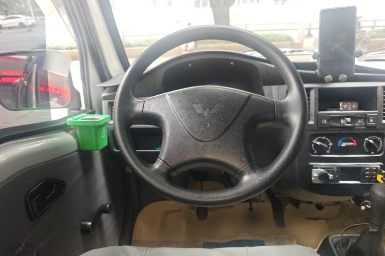 Used Wuling Zhiguang 2023 1.5L Practical Version 5/7 Seats Steering Wheel