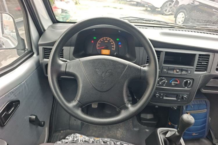 Used Wuling Zhiguang 2023 1.5L Practical Version 5/7 Seats Steering Wheel