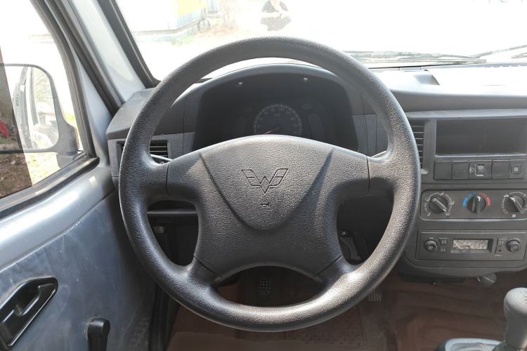 Used Wuling Zhiguang 2023 1.5L Practical Version 5/7 Seats Steering Wheel