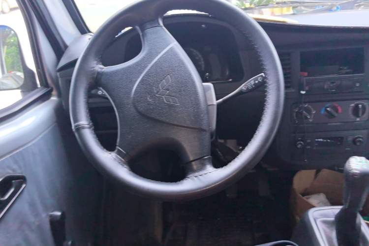 Used Wuling Zhiguang 2023 1.5L Practical Version 5/7 Seats Steering Wheel