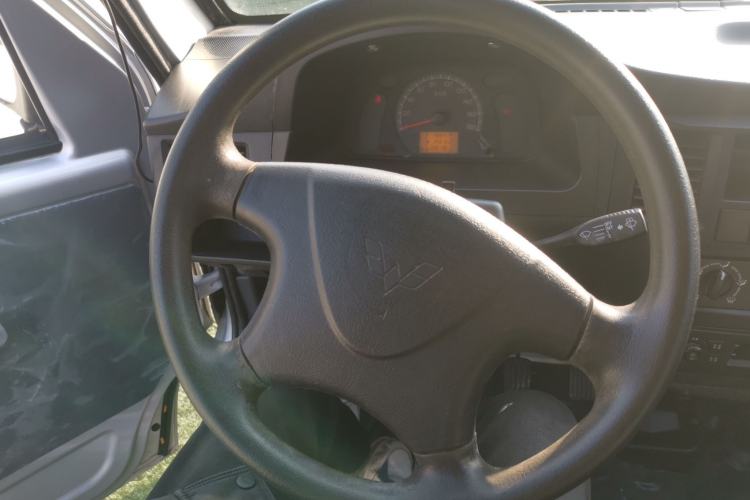 Used Wuling Zhiguang 2023 1.5L Practical Version 5/7 Seats Steering Wheel
