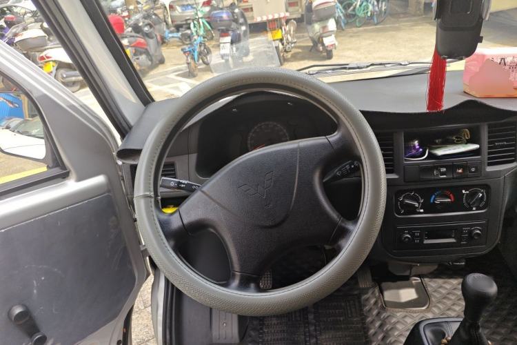 Used Wuling Zhiguang 2023 1.5L Practical Version 5/7 Seats Steering Wheel