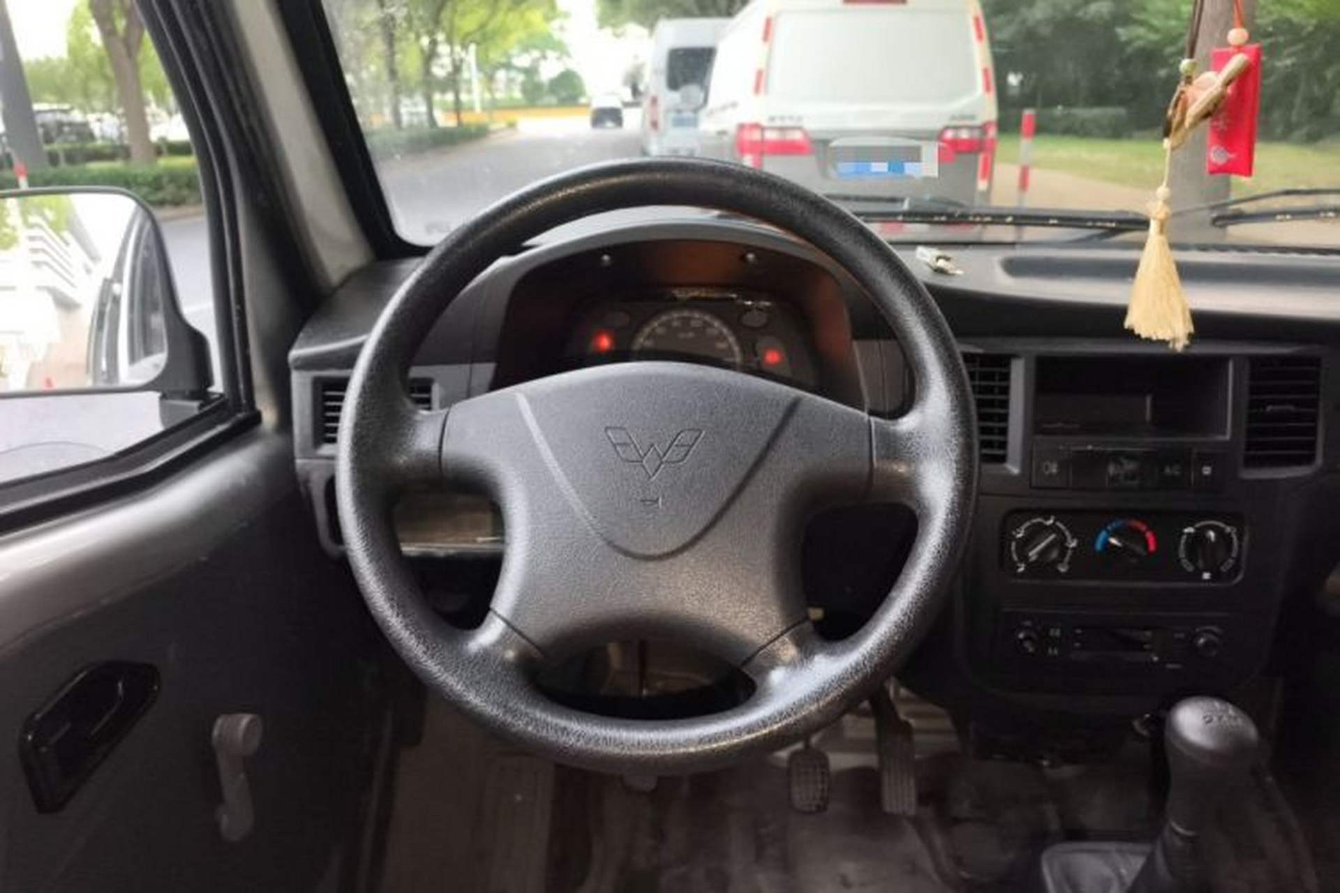 Used Wuling Zhiguang 2023 1.5L Practical Version 5/7 Seats Steering Wheel