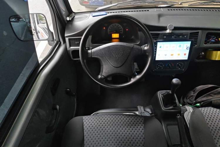 Used Wuling Zhiguang 2023 1.5L Practical Version 5/7 Seats Steering Wheel