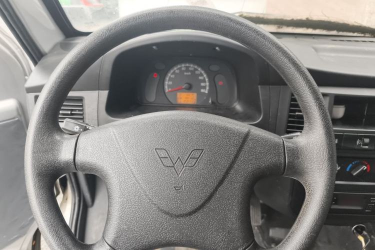 Used Wuling Zhiguang 2023 1.5L Practical Version 5/7 Seats Steering Wheel