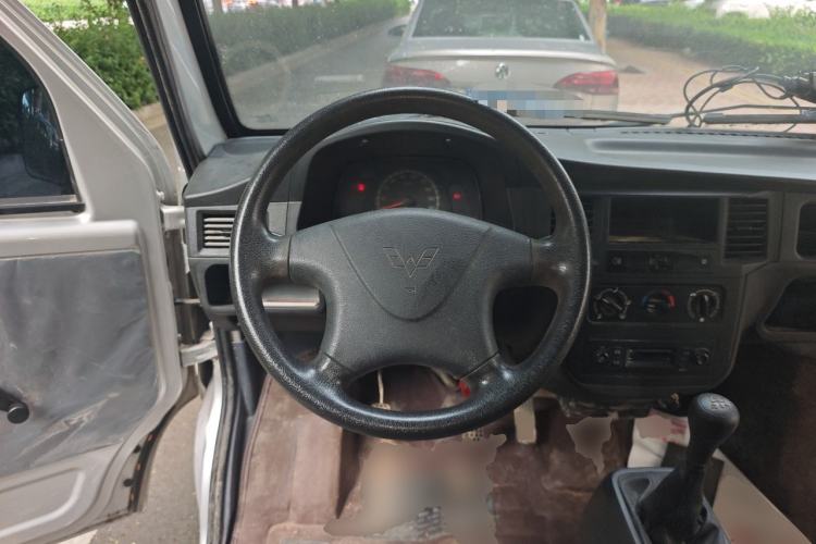 Used Wuling Zhiguang 2023 1.5L Practical Version 5/7 Seats Steering Wheel