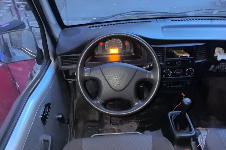 Used Wuling Zhiguang 2023 1.5L Practical Version 5/7 Seats Steering Wheel