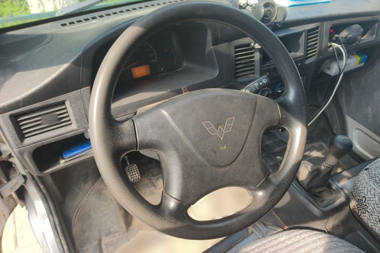 Used Wuling Zhiguang 2023 1.5L Practical Version 5/7 Seats Steering Wheel
