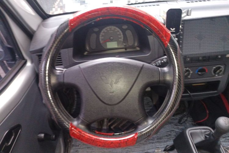 Used Wuling Zhiguang 2023 1.5L Practical Version 5/7 Seats Steering Wheel