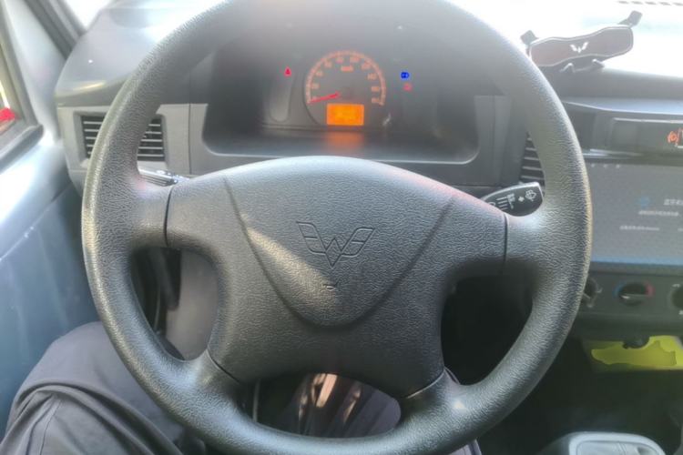 Used Wuling Zhiguang 2023 1.5L Practical Version 5/7 Seats Steering Wheel