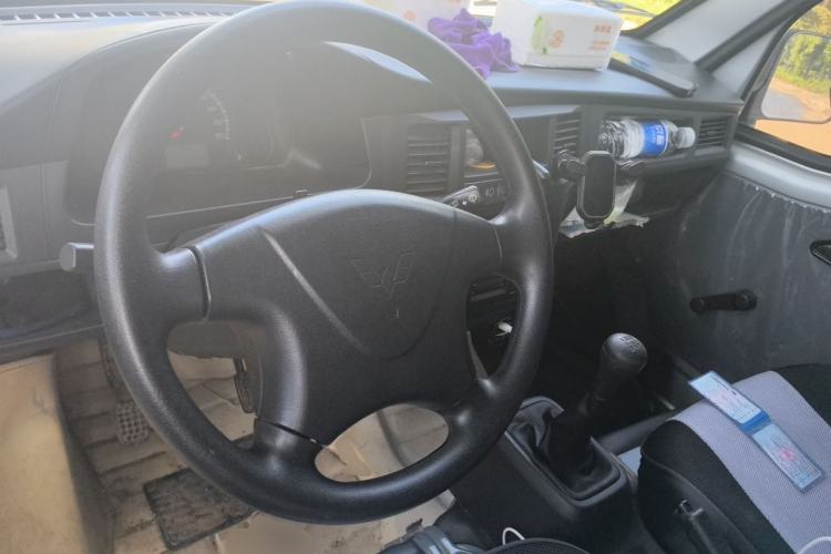 Used Wuling Zhiguang 2023 1.5L Practical Version 5/7 Seats Steering Wheel
