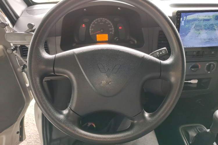 Used Wuling Zhiguang 2023 1.5L Practical Version 5/7 Seats Steering Wheel