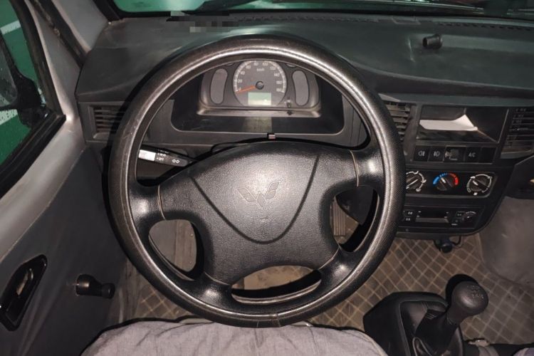 Used Wuling Zhiguang 2023 1.5L Practical Version 5/7 Seats Steering Wheel