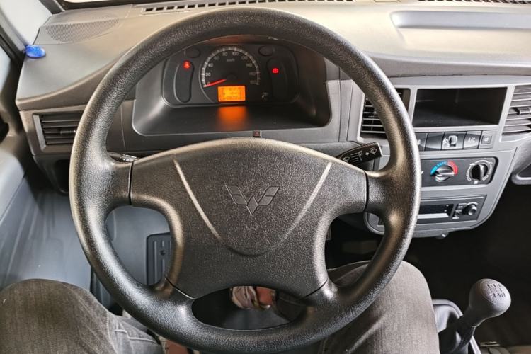 Used Wuling Zhiguang 2023 1.5L Practical Version 5/7 Seats Steering Wheel