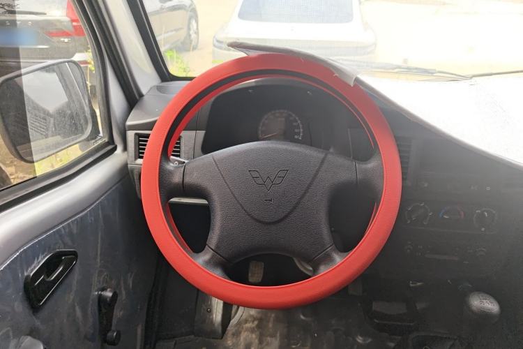 Used Wuling Zhiguang 2023 1.5L Practical Version 5/7 Seats Steering Wheel