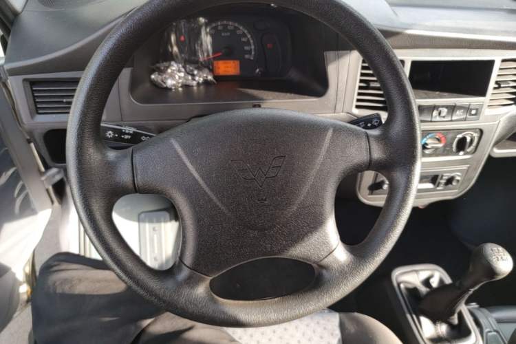Used Wuling Zhiguang 2023 1.5L Practical Version 5/7 Seats Steering Wheel
