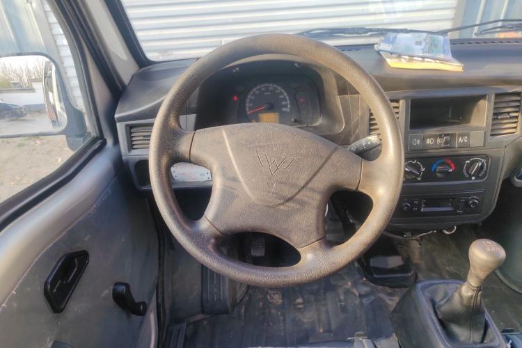 Used Wuling Zhiguang 2023 1.5L Practical Version 5/7 Seats Steering Wheel