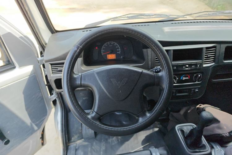Used Wuling Zhiguang 2023 1.5L Practical Version 5/7 Seats Steering Wheel