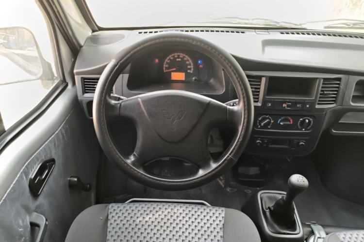 Used Wuling Zhiguang 2023 1.5L Practical Version 5/7 Seats Steering Wheel