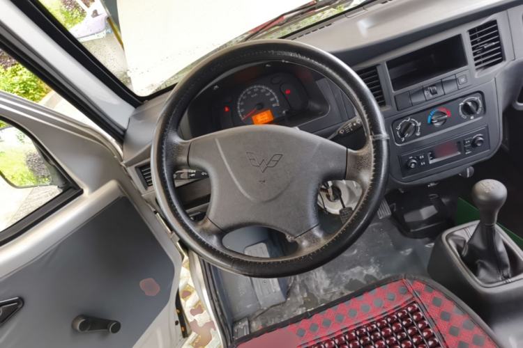 Used Wuling Zhiguang 2023 1.5L Practical Version 5/7 Seats Steering Wheel