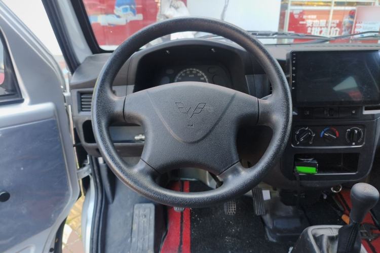 Used Wuling Zhiguang 2023 1.5L Practical Version 5/7 Seats Steering Wheel