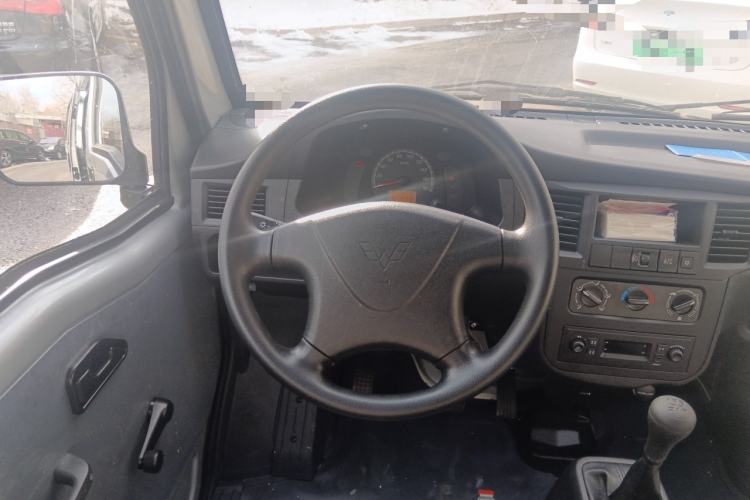 Used Wuling Zhiguang 2023 1.5L Practical Version 5/7 Seats Steering Wheel