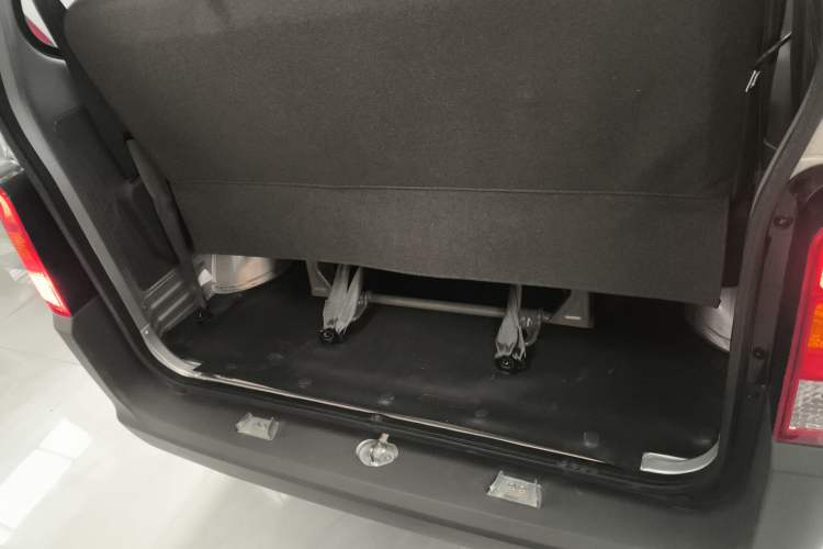 Used Wuling Zhiguang 2023 1.5L Practical Version 5/7 Seats Trunk