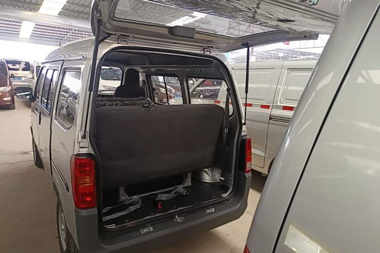 Used Wuling Zhiguang 2023 1.5L Practical Version 5/7 Seats Trunk