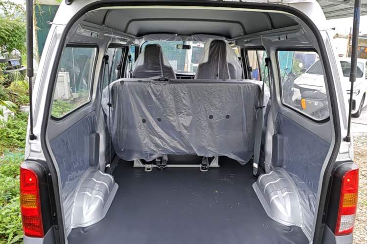 Used Wuling Zhiguang 2023 1.5L Practical Version 5/7 Seats Trunk
