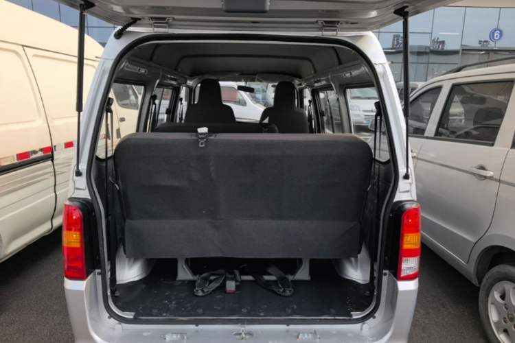 Used Wuling Zhiguang 2023 1.5L Practical Version 5/7 Seats Trunk