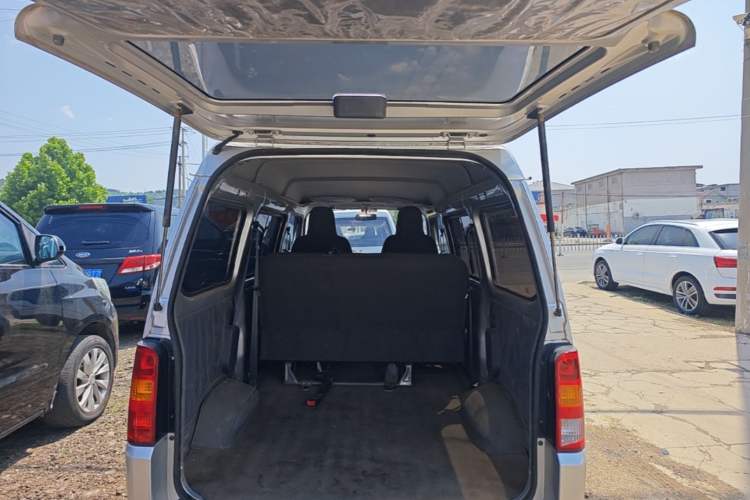 Used Wuling Zhiguang 2023 1.5L Practical Version 5/7 Seats Trunk