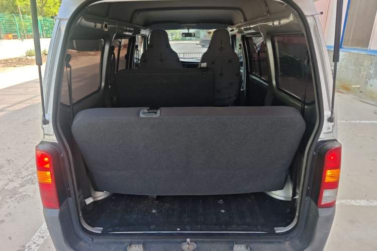 Used Wuling Zhiguang 2023 1.5L Practical Version 5/7 Seats Trunk