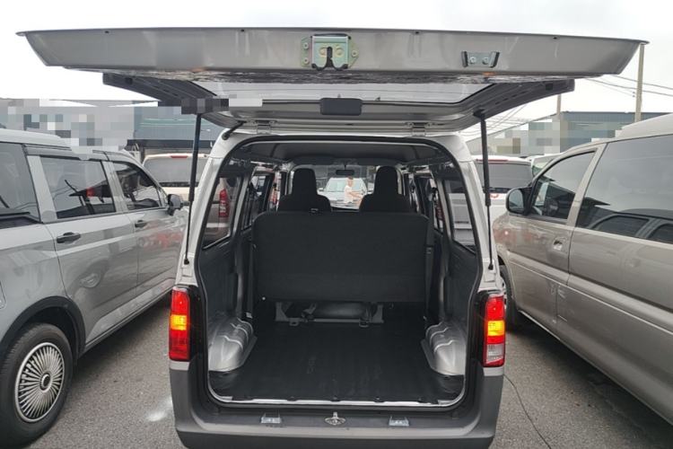 Used Wuling Zhiguang 2023 1.5L Practical Version 5/7 Seats Trunk