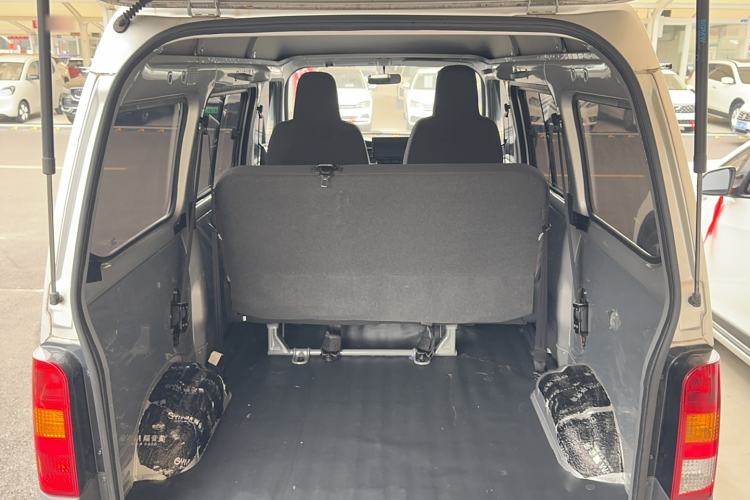 Used Wuling Zhiguang 2023 1.5L Practical Version 5/7 Seats Trunk