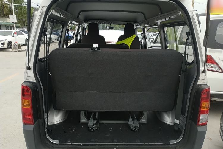 Used Wuling Zhiguang 2023 1.5L Practical Version 5/7 Seats Trunk