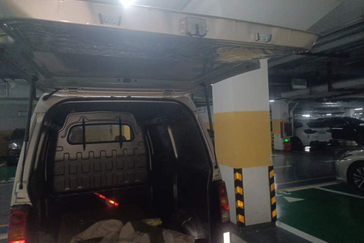 Used Wuling Zhiguang 2023 1.5L Utility Version with Enclosed Windows 2 Seats Trunk
