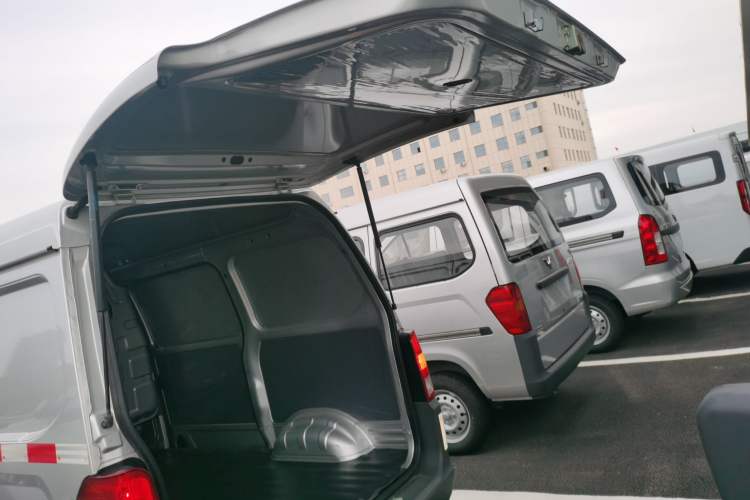 Used Wuling Zhiguang 2023 1.5L Utility Version with Enclosed Windows 2 Seats Trunk