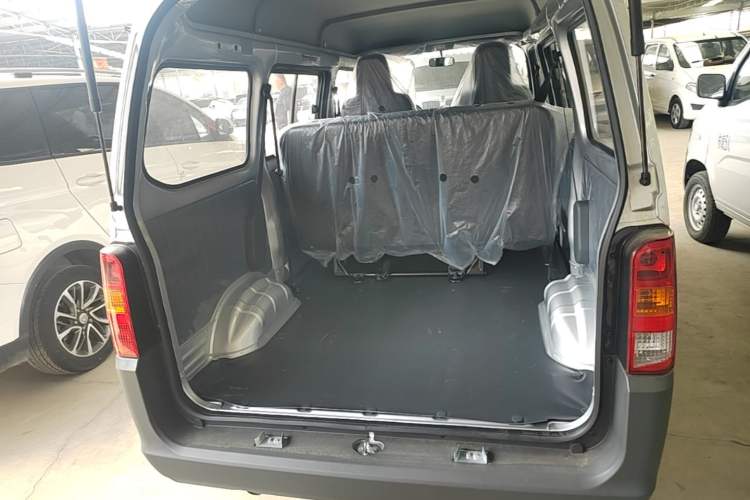Used Wuling Zhiguang 2023 1.5L Practical Version 5/7 Seats Trunk