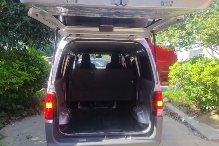 Used Wuling Zhiguang 2023 1.5L Practical Version 5/7 Seats Trunk