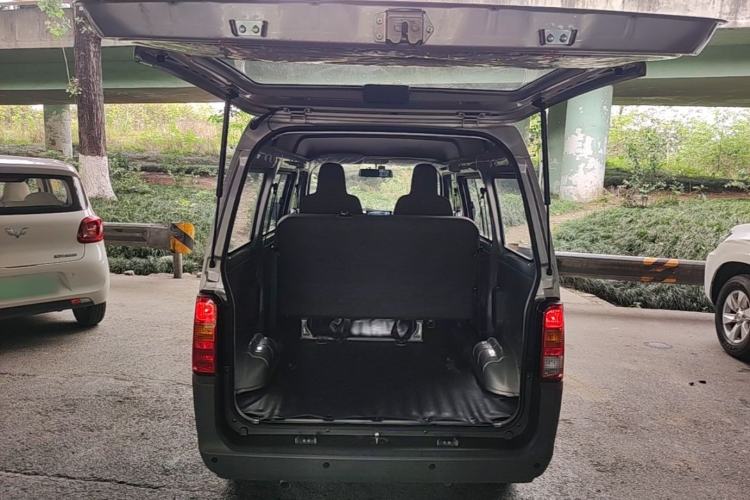 Used Wuling Zhiguang 2023 1.5L Practical Version 5/7 Seats Trunk