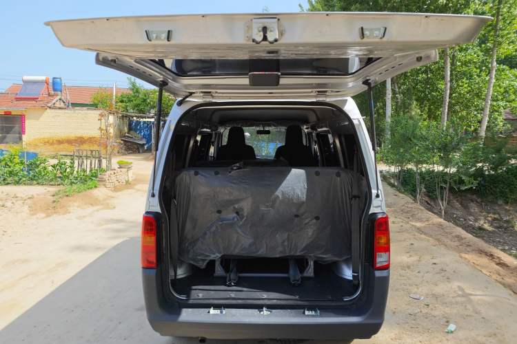 Used Wuling Zhiguang 2023 1.5L Practical Version 5/7 Seats Trunk