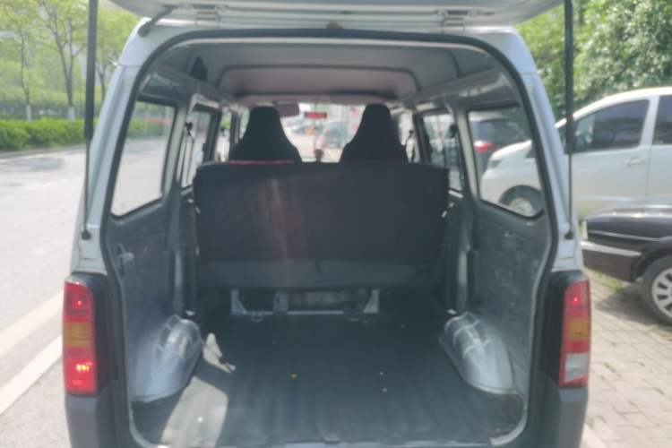 Used Wuling Zhiguang 2023 1.5L Practical Version 5/7 Seats Trunk