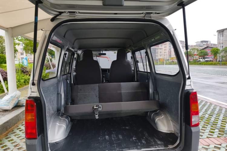 Used Wuling Zhiguang 2023 1.5L Practical Version 5/7 Seats Trunk