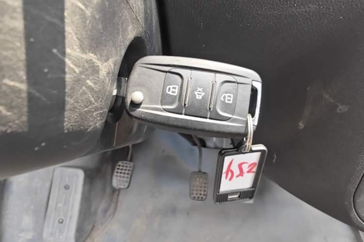 Used Wuling Zhiguang 2023 1.5L Practical Version 5/7 Seats Vehicle Key