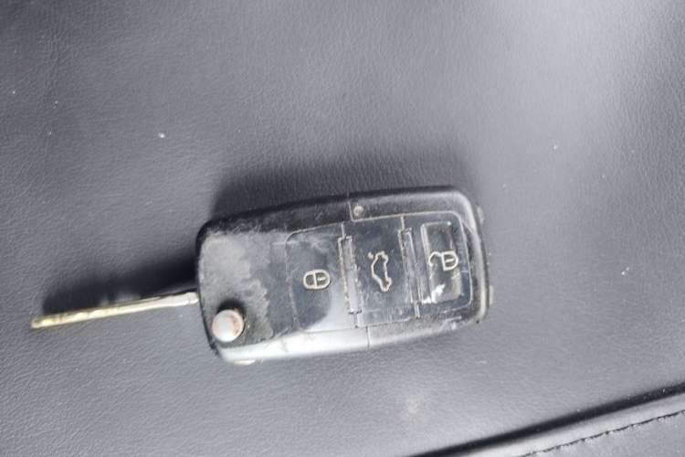 Used Wuling Zhiguang 2023 1.5L Practical Version 5/7 Seats Vehicle Key