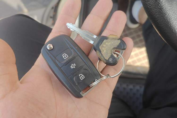 Used Wuling Zhiguang 2023 1.5L Practical Version 5/7 Seats Vehicle Key