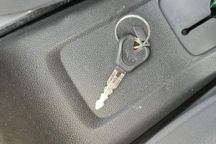 Used Wuling Zhiguang 2023 1.5L Practical Version 5/7 Seats Vehicle Key