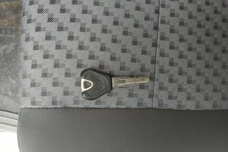 Used Wuling Zhiguang 2023 1.5L Practical Version 5/7 Seats Vehicle Key