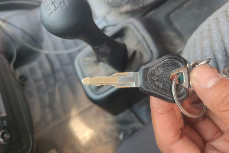 Used Wuling Zhiguang 2023 1.5L Practical Version 5/7 Seats Vehicle Key