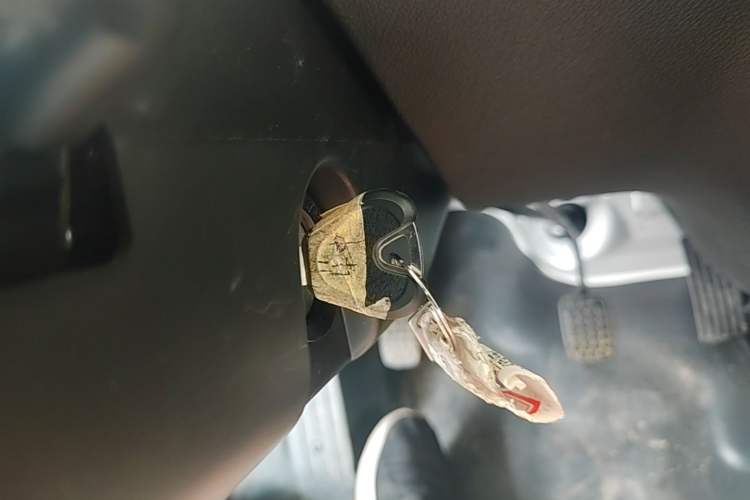 Used Wuling Zhiguang 2023 1.5L Practical Version 5/7 Seats Vehicle Key